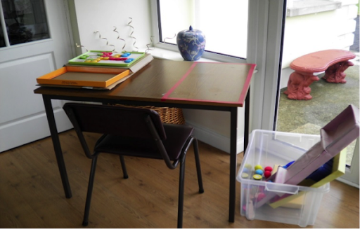 desk at home 